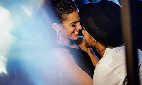 Sao bóng đá thi nhau khoe ảnh tình tứ dịp Valentine