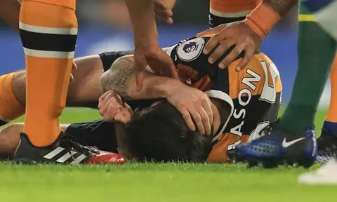 Sao Hull City suýt mất mạng vì nứt sọ trong trận gặp Chelsea