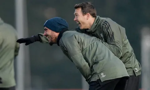 Sao Juventus thay nhau làm trò trước thềm Champions League