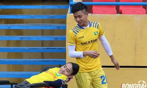 Sao trẻ U23 Việt Nam ghi điểm với hành động ấm lòng người