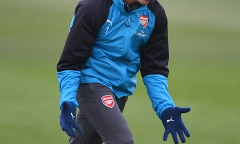 Sắp rời Arsenal, Sanchez vẫn hùng hục tập luyện