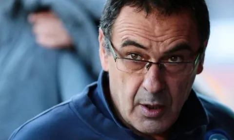 Sarri dửng dưng khi Napoli bảo vệ thành công ngôi đầu