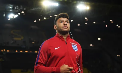 Sau Man Utd, Chelsea cũng muốn xâu xé Arsenal