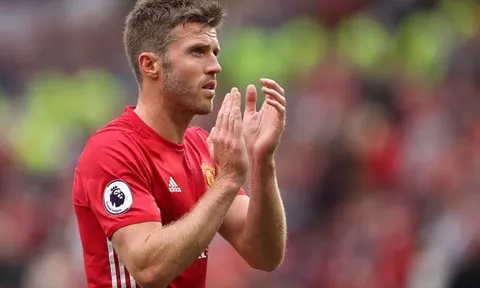 Sau Rooney, tới lượt Carrick chốt tương lai