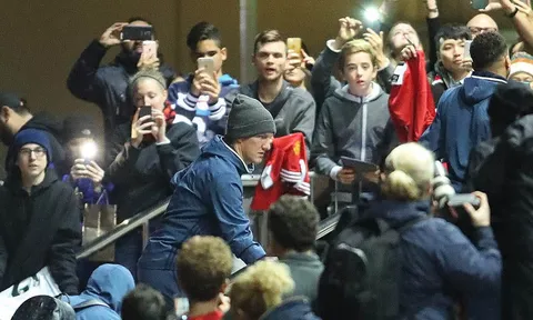 Schweinsteiger hội quân cùng Man Utd trong đêm khuya