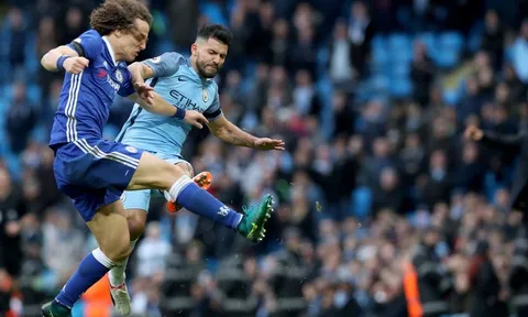 Sergio Aguero chơi xấu David Luiz thô bạo