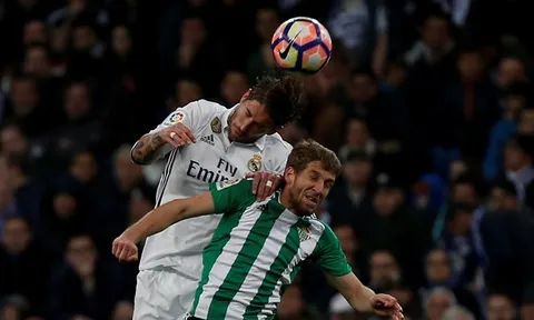 Sergio Ramos, hậu vệ kỳ lạ với cái đầu tiên tri