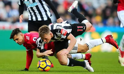 Hậu vệ Newcastle chê MU kém hơn cả Arsenal và Man City
