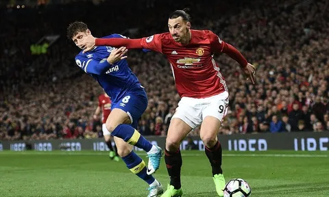 Shaw tỏa sáng phút bù giờ, M.U hòa hú vía trước Everton