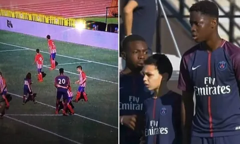 Siêu nhân 12 tuổi của PSG khiến đối thủ "há hốc mồm"