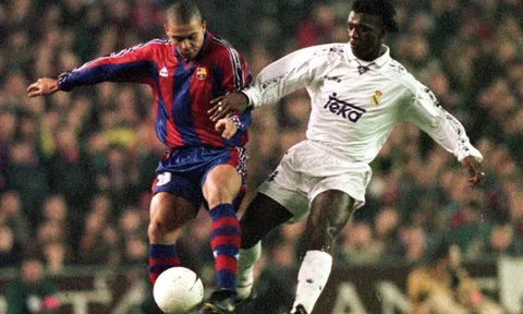 Siêu phẩm khó tin của Seedorf từ giữa sân