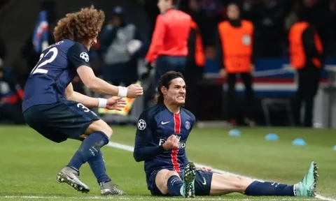 Siêu phẩm "ngã bàn đèn" không được công nhận của Cavani vào lưới Barca