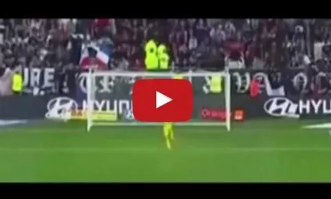 Siêu phẩm từ giữa sân của Memphis Depay vs Toulouse