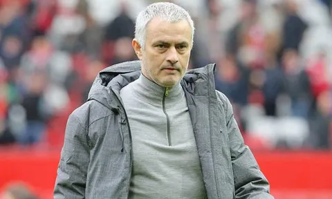 Sir Alex: 'Nếu Mourinho may mắn, Man Utd đủ sức cạnh tranh với Chelsea '
