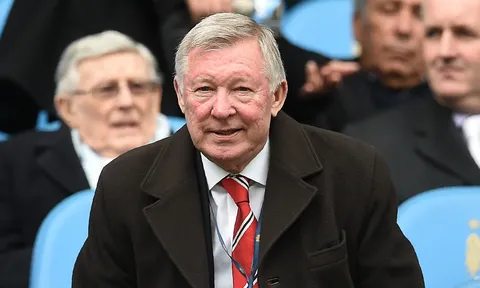 Nhìn Man United của Mourinho, đến Sir Alex cũng 'khóc thương'