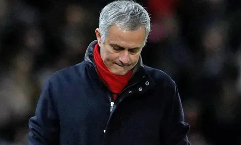 Mourinho tính đường chuồn, MU tìm người gấp