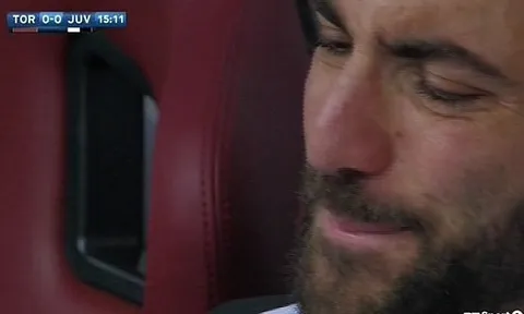 Sợ lỡ đại chiến Tottenham, Higuain khóc mếu
