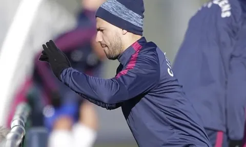 Sợ Pep một phép, Aguero không dám lơ là trên sân tập Man City