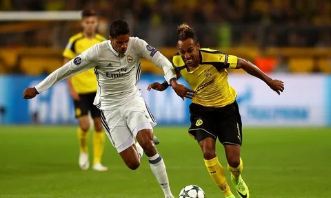 So tài bứt tốc Aubameyang - Raphael Varane