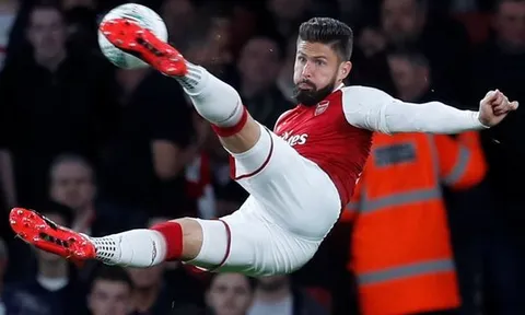SỐC: Cùng đường, Chelsea hỏi mua Giroud