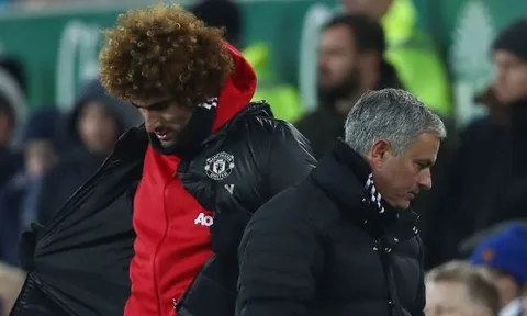 SỐC: Fellaini gây hoạ, biến Mourinho thành "bia tập bắn"