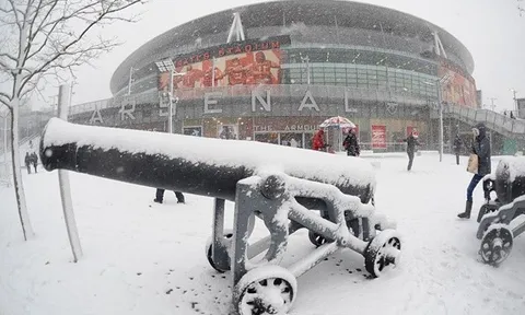 SỐC: NHA nguy cơ bị hoãn, gồm cả trận M.U - Liverpool
