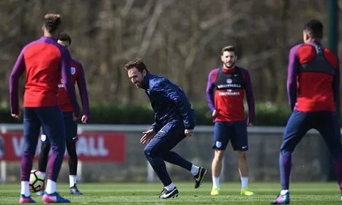 Southgate vui vẻ làm quân xanh cho các học trò