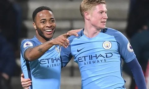 Sterling tỏa sáng, Man City nhen nhóm hi vọng bám đuổi Chelsea