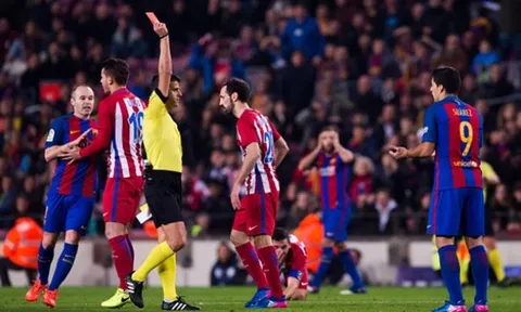 Suarez ghi bàn, nhận thẻ đỏ và đưa Barca vào chung kết cúp Nhà vua