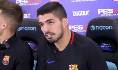 Suarez phấn khích tột độ thách đấu Play Station với đồng đội