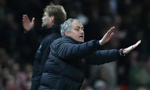 'Sủng ái' Fellaini, Mourinho bị đá đểu