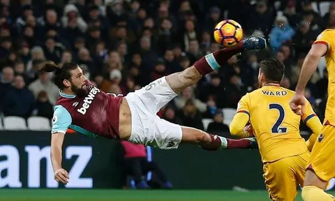 Sửng sốt với siêu phẩm xe đạp chổng ngược của Andy Carroll