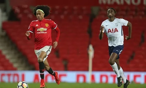 Tahith Chong ra mắt ấn tượng trong ngày bầy Quỷ trẻ bị đánh bại