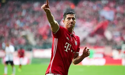 Tài săn bàn "thượng thặng" của Robert Lewandowski