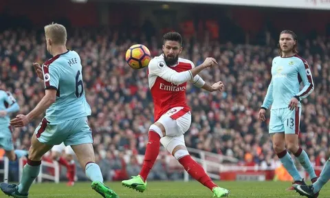 Tại sao Giroud là tiền đạo xuất sắc nhất Premier League?