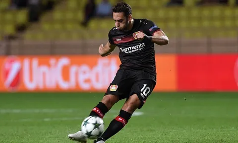 Tài sút phạt thượng thừa của Hakan Calhanoglu