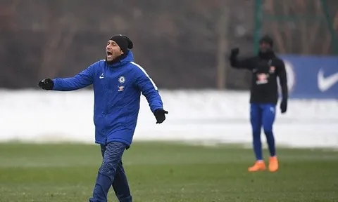 Tấn công BLĐ Chelsea, Conte đang nghĩ gì?