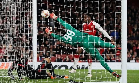 Thần tài Welbeck tỏa sáng, Arsenal chật vật vượt ải AC Milan