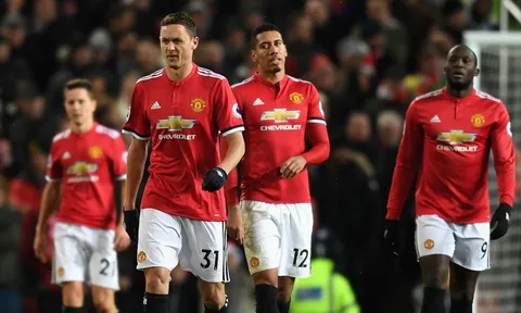 Tháng 12 đen tối ám hại Man Utd: Cả bầu trời của Mourinho sụp đổ