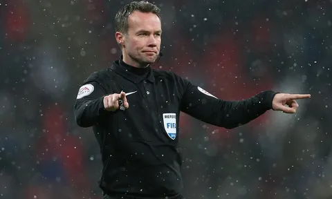 Thắng giòn giã Rochdale, Pochettino vẫn "cay" VAR