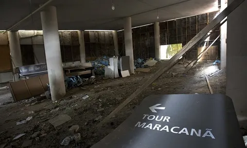 'Thánh địa' Maracana hoang tàn sau Olympic 2016