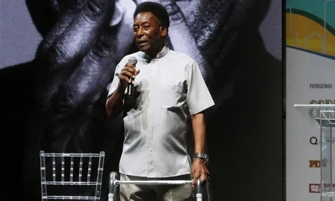 Thật hư vụ "vua bóng đá" Pele bị đột quỵ