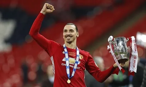 Thế giới bóng đá ngả mũ trước 'siêu nhân' Zlatan Ibrahimovic