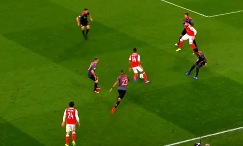 Theo Walcott, thần đồng mãi không chịu lớn của Arsenal