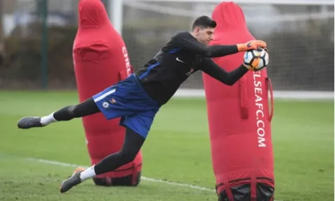 Thibaut Courtois vùi đầu vào tập luyện để chữa thẹn sau hai lần bị "xỏ kim"