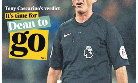 Thiên vị Man Utd, trọng tài bị sỉ vả tệ hại