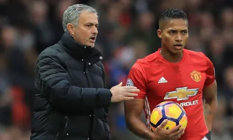 Thời của Mourinho có MỘT điểm tương đồng với Sir Alex