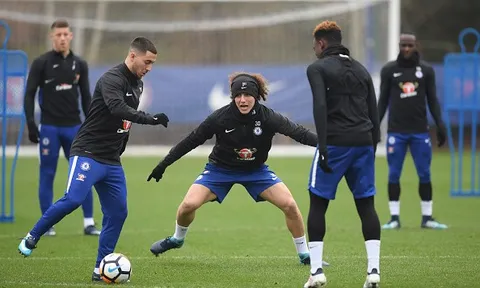 Thua Arsenal, Chelsea 'hành hạ' Luiz để giải khuây