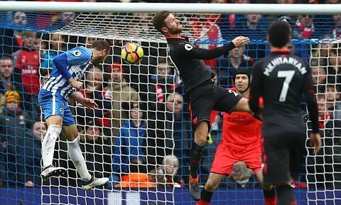 Thua bạc nhược Brighton, ngày Wenger lên "ghế điện" không còn xa