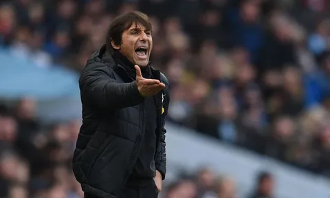 Thua Man City, HLV Conte điên tiết mắng cả Neville lẫn Redknapp